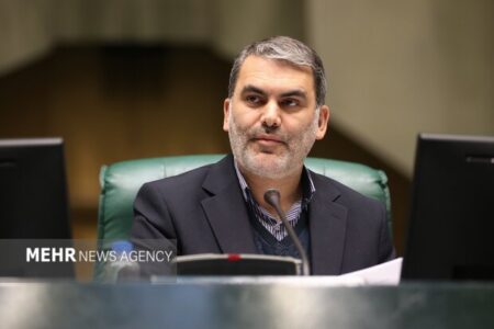 زنگنه: بودجه شرکت‌های دولتی در مجلس به دقت بررسی شود