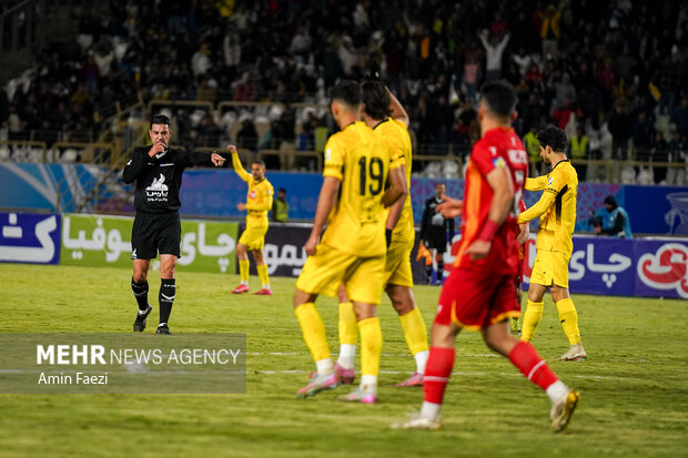 سبقت چادرملو  و فولاد ادامه دارد/سپاهان حریف پیکان نشد