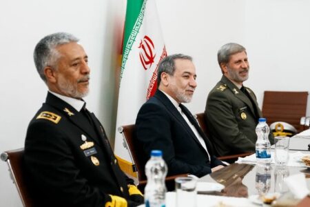 سرلشکر حاتمی: دیپلماسی و دفاع در یک میدان مشترک هستند