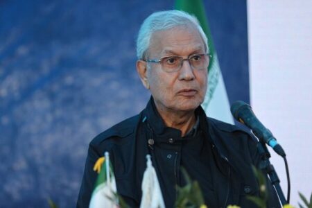 شب‌ها از غصه اتفاقات اخیر نمی‌خوابم؛ پرچم به دست دشمن نمی‌دهیم