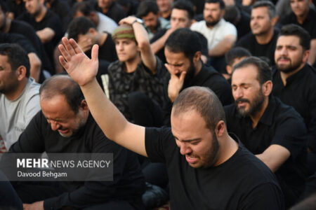 شکوه محفل سینه زنی زائران رضوی در نهمین سحر ماه رمضان