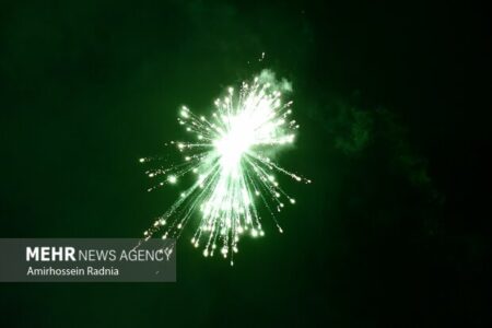 طنین بانگ «الله‌اکبر»و نورافشانی آسمان استان تهران در شب پیروزی انقلاب