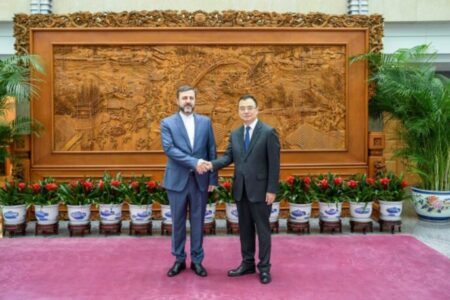 غریب آبادی با  دستیار وزیر خارجه چین دیدار کرد