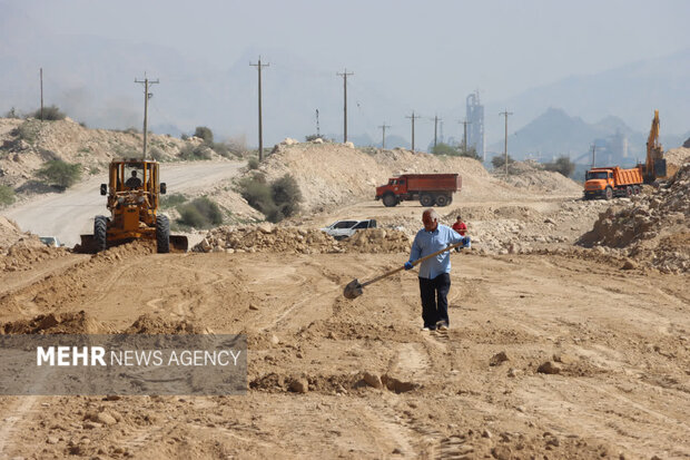 فرماندار دشتی: محور خورموج – لاور تا پایان سال تکمیل می‌شود