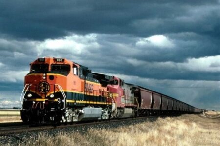 قطار قم ـ تبریز بهار سال آینده راه‌اندازی می‌شود