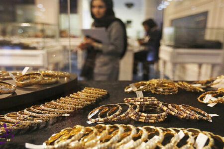 قفل نوسان قیمت بر بازار طلا | بی ثباتی نرخ فلز زرد معامله گران را بلاتکلیف کرده است