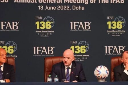 قوانین فوتبال تغییر می‌کند / اجرای قوانین جدید داوری در آستانه جام جهانی ۲۰۲۶