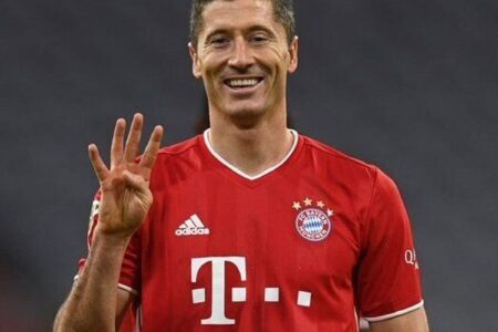 لواندوفسکی خود را هم‌تراز مسی و رونالدو کرد