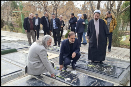 مزار هنرمندان موسیقی در اولین روز فجر چهل و یکم گلباران شد