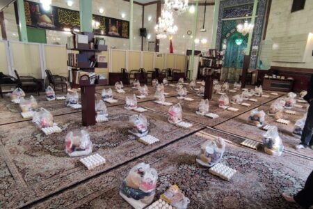 مسجد سوخته اعتراضات، ۴۰۰ بسته معیشتی را به محرومان اهدا می‌‎کند