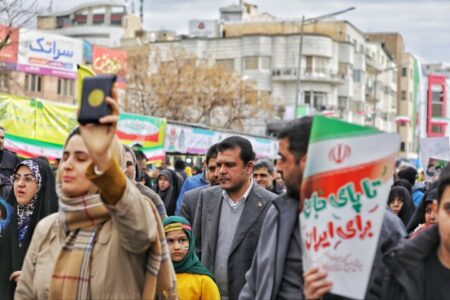 معاون علمی رئیس‌جمهور در راهپیمایی ۲۲ بهمن حضور یافت