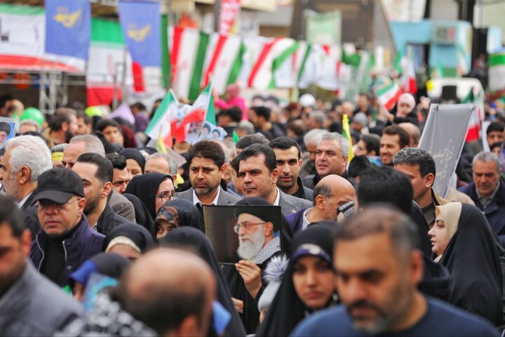 معاون علمی رئیس‌جمهور در راهپیمایی ۲۲ بهمن حاضر شد