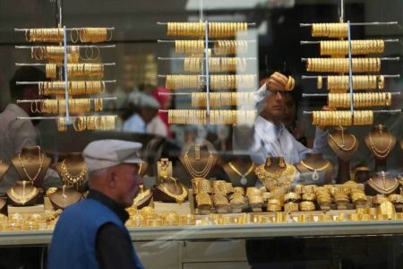 نقره آرام گرفت؛ بورس قرمز شد؛ سکه ریخت/ وضعیت بازار سرمایه روز دوشنبه ۲۷ بهمن ۱۴۰۴