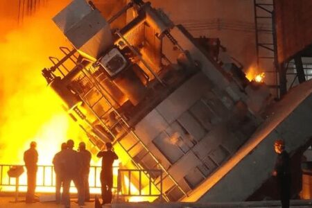 نمادهای فولادی در ۱۰ ماه به رشد ۳۶ درصدی رسیدند؛ ذوب‌آهن و فسپا غول های خسته زنگ زده