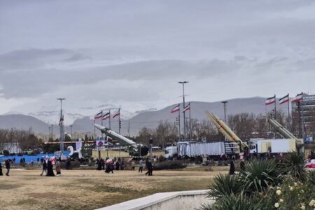 نمایش انواع موشک‌ در مسیر راهپیمایی ۲۲ بهمن در تهران