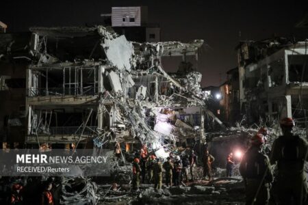 هاآرتص: اسرائیلی‌ها هنوز درگیر آثار حملات موشکی ایران هستند