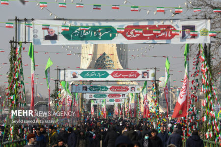 چرا حضور در راهپیمائی ۲۲ بهمن امسال بیش از همیشه اهمیت دارد؟