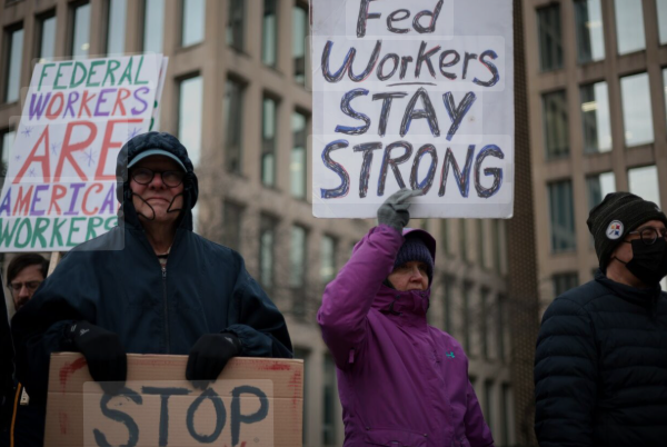 گام‌های بلند ترامپ برای قبضه کامل قدرت؛ از مصونیت تا استبداد