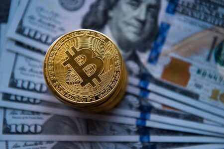 گزارش بلومبرگ از سقوط مجدد بیت کوین