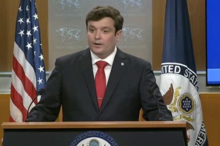 یک مقام آمریکایی خبر «تخلیه کارکنان سفارت از عراق و کویت» را تکذیب کرد