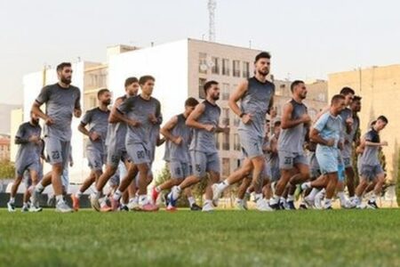 استقلالی‌ها از تهران خارج می‌شوند / زمان ازسرگیری مسابقات فوتبال مشخص نیست