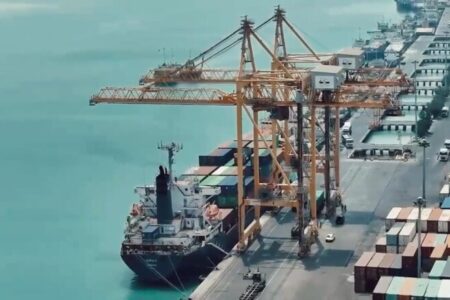 دستور مهم وزیر راه به سازمان بنادر / تخلیه کالاهای اساسی شبانه‌روزی شد