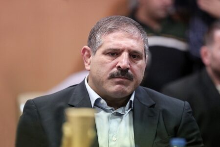 عباس جدیدی کلاشینکف بدست در ایست بازرسی+ عکس