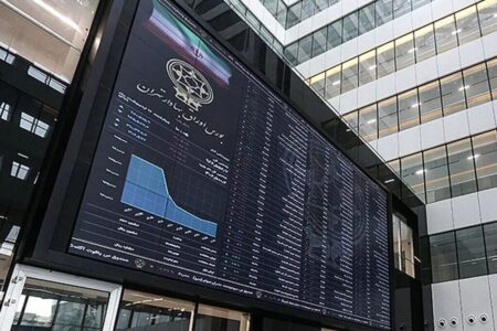 آسیب به فولاد و پتروشیمی/ چرا بورس همچنان تعطیل مانده است؟