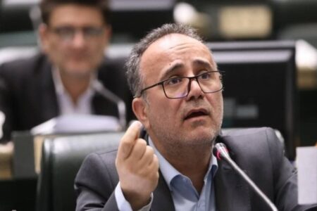 بازسازی فولاد مبارکه و فولاد خوزستان یک ضرورت فوری است / نقش بورس صرفاً جمع‌آوری سرمایه نیست