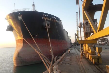 مجوز عبور کشتی‌های کالاهای اساسی و بشردوستانه از تنگه هرمز صادر شد