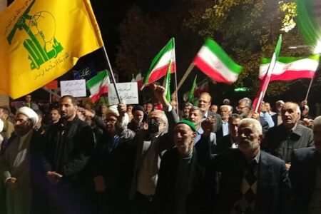 آوج در شب هشتادوهشتم؛ تداوم حضور مردمی در حمایت از ایران
