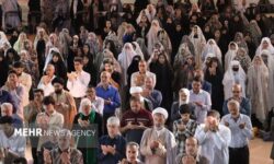 اقامه نماز استغاثه به امام‌زمان (عج) در خرم‌آباد
