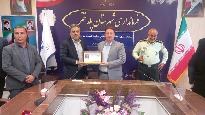 اهدای کارت «همیار طبیعت» به فرمانداران ۳ شهرستان لرستان