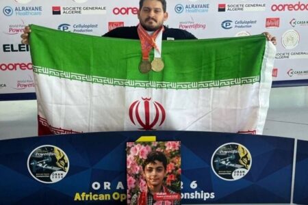 ایزدی مدال‌های طلا و برنز خود را به شهید ماکان نصیری اهدا کرد
