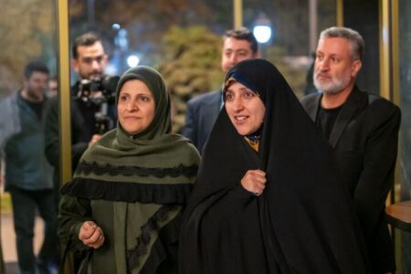 بازدید بهروز آذر از مدرسه «شهدای محمدیه»