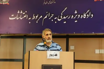 تصاویر دیده نشده از صادق ساعدی‌نیا در دادگاه+ عکس