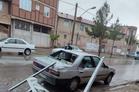 تندباد شدید در بناب خسارت به بار آورد