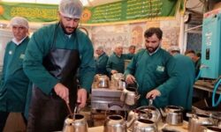 خدمت بوشهری ها در چایخانه رضوی