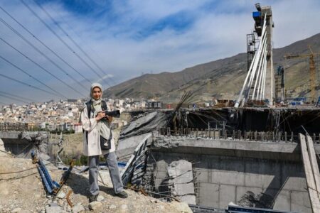 در پل B۱ برابر مرگ عکاسی کردم؛ سنگینی آخرین آغوش کودک یک‌ساله