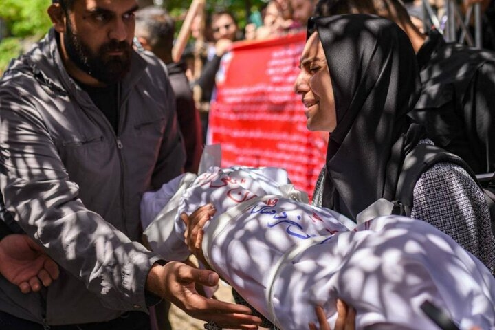 در پل B۱ برابر مرگ عکاسی کردم؛ سنگینی آخرین آغوش کودک یک‌ساله