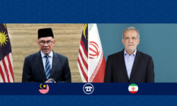 دعوت پزشکیان  از نخست وزیر مالزی برای سفر به تهران 