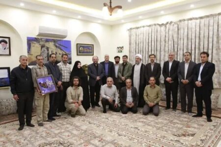 دیدار معاون فرهنگی دانشگاه آزاد با خانواده و مادر مکرم شهیدان پاکپور