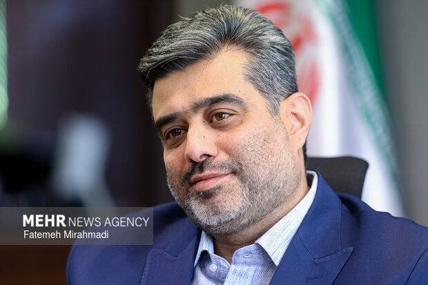روایت آقای مدیر از «شوک‌های بزرگ»؛ هنرمندان را با عملکردشان قضاوت کنیم