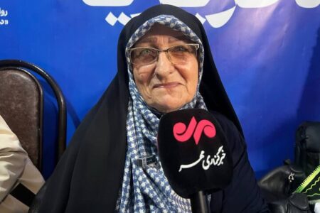 روایت مادرانه ناهید خانم از دفاع مقدس؛ میدان را خالی نمی‌کنیم