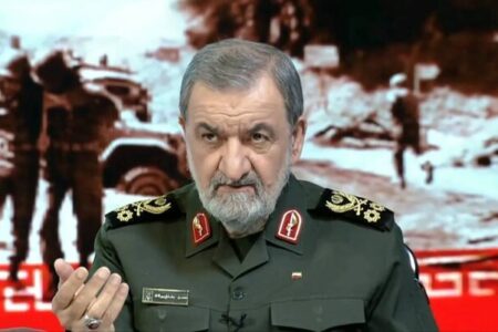 سرلشکر رضایی: آمریکایی ها  باید دندان نفت را در خلیج فارس بکشند