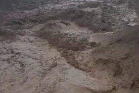 سیل تنها پل ارتباطی ۲۰ روستای جعفرآباد مغان را تخریب کرد