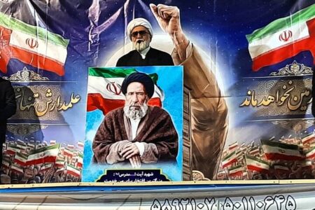 عزت و اقتدار ایران اسلامی ثمره تمسک به ولایت و حفظ وحدت ملی است