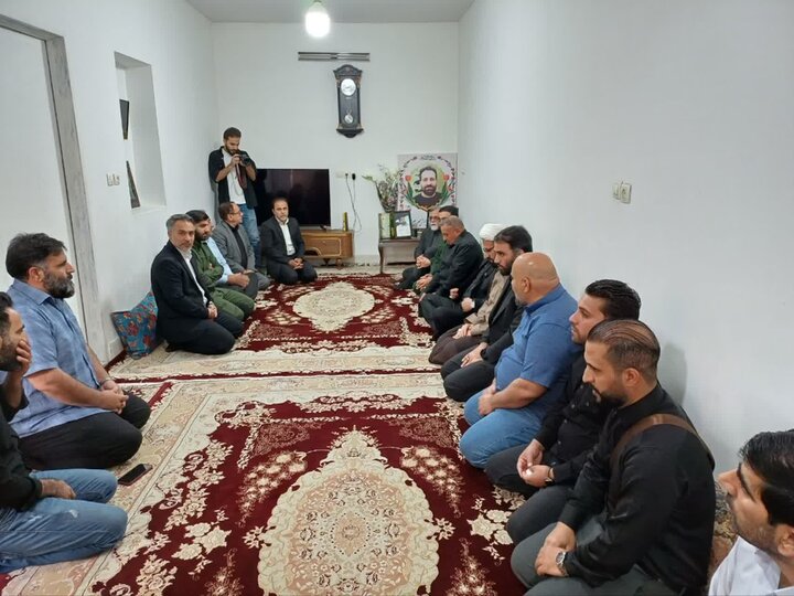 معاون استاندار لرستان با خانواده شهدای جنگ رمضان دیدار کرد