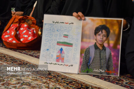 «من ایران را دوست دارم» آخرین مشق  یکی از کودکان شهیدِ مدرسه میناب