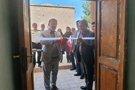 نمایشگاه عکس «ایستاده در غبار» در بیرجند افتتاح شد